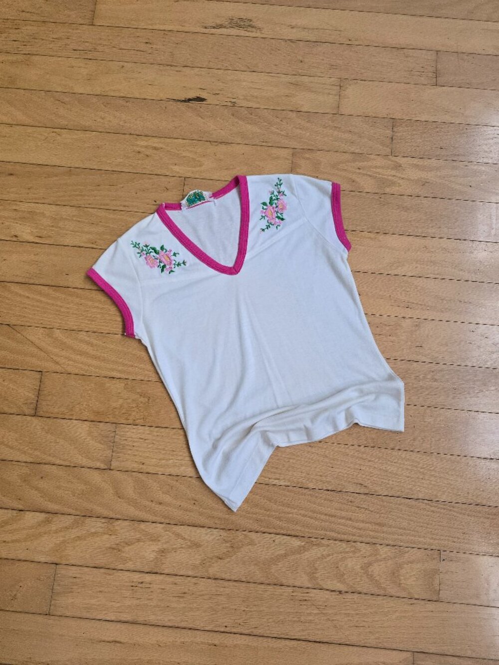 Vintage 70s | CottageCore White Embroidered Floral Pink Ringer T-Shirt | WMS S